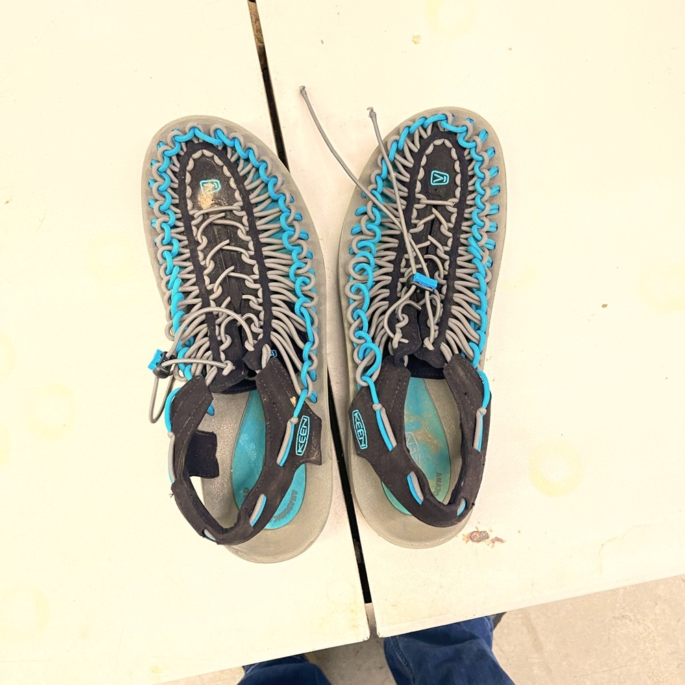 KEEN SANDALS SIZE 11.5